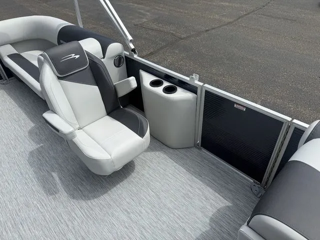 Slide: The Image of Bennington 22SSR SPS Snap Tritoon Pontoon 2026 - 52