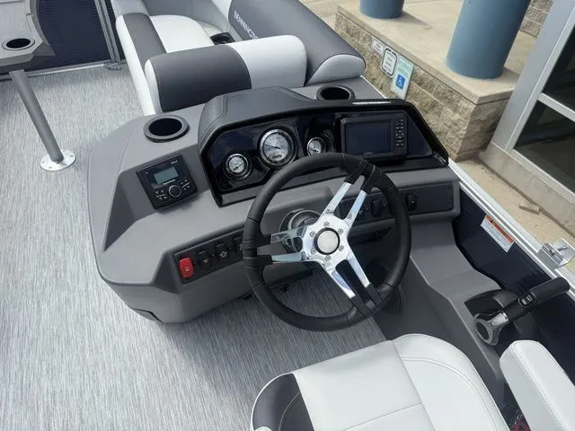 Slide: The Image of Bennington 22SSR SPS Snap Tritoon Pontoon 2026 - 54