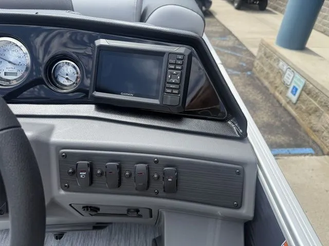 Slide: The Image of Bennington 22SSR SPS Snap Tritoon Pontoon 2026 - 55