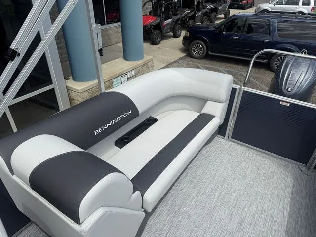 Slide: The Image of Bennington 22SSR SPS Snap Tritoon Pontoon 2026 - 58
