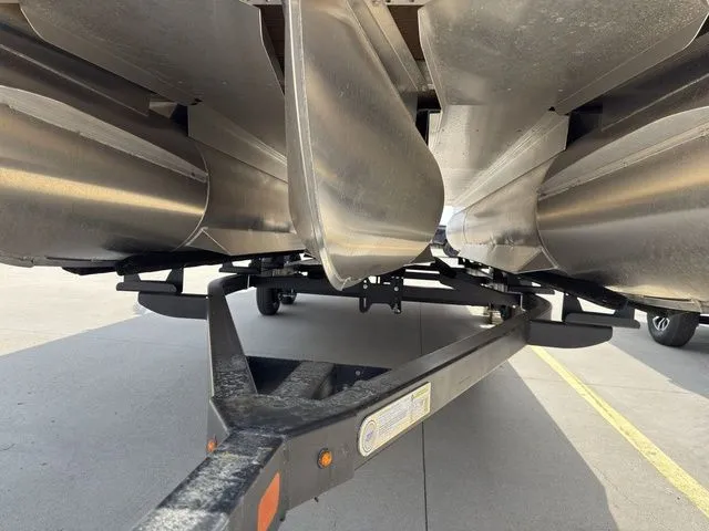 Slide: The Image of Bennington 22SSR SPS Snap Tritoon Pontoon 2026 - 6