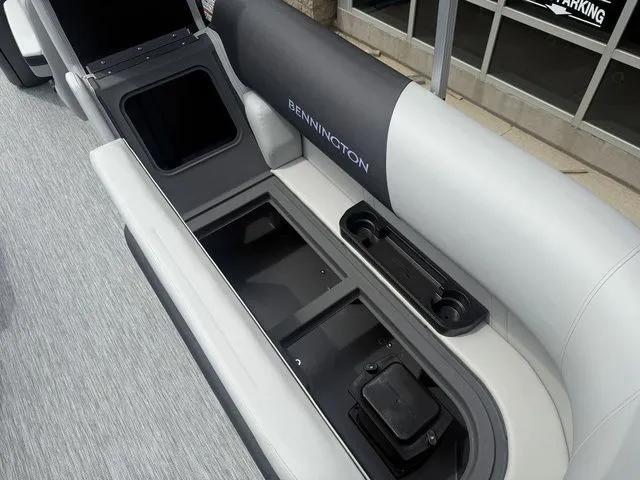 Slide: The Image of Bennington 22SSR SPS Snap Tritoon Pontoon 2026 - 60