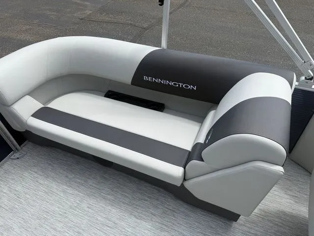Slide: The Image of Bennington 22SSR SPS Snap Tritoon Pontoon 2026 - 62