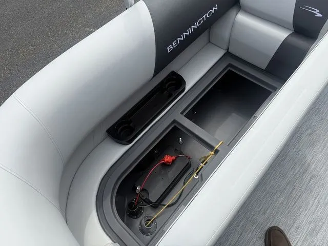 Slide: The Image of Bennington 22SSR SPS Snap Tritoon Pontoon 2026 - 63
