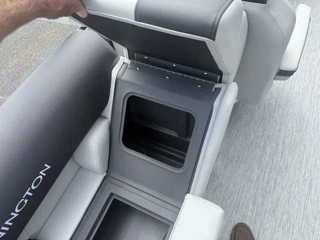 Slide: The Image of Bennington 22SSR SPS Snap Tritoon Pontoon 2026 - 64