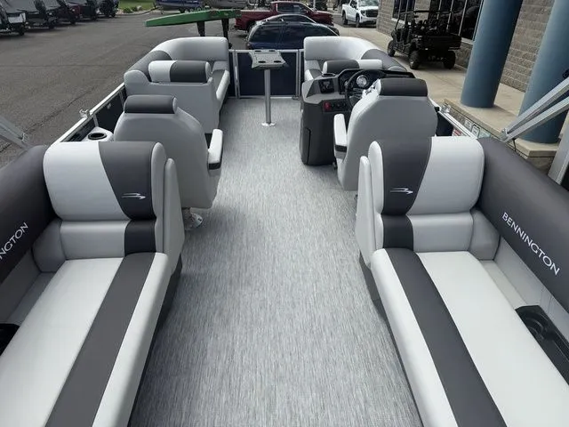 Slide: The Image of Bennington 22SSR SPS Snap Tritoon Pontoon 2026 - 65