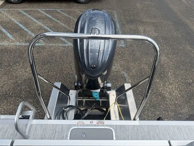 Slide: The Image of Bennington 22SSR SPS Snap Tritoon Pontoon 2026 - 66