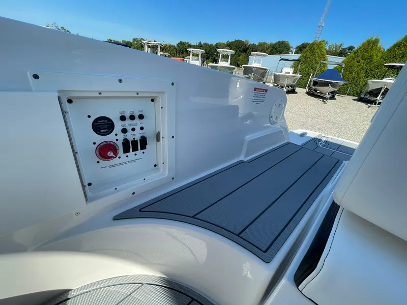 Slide: The Image of Chaparral 270 OSX 2025 - 61