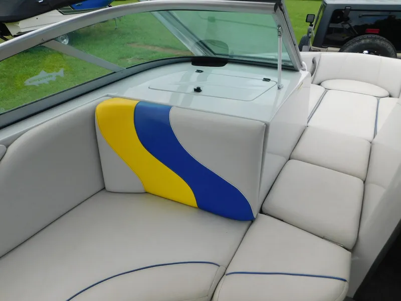 Slide: The Image of 2004 Moomba 23XLV boat interior with white, yellow, and blue seating. - 15