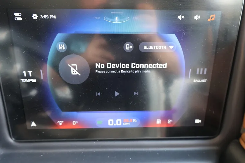 Slide: The Image of Touchscreen display in a 2025 Tigé 24RZX boat showing "No Device Connected" message. - 32