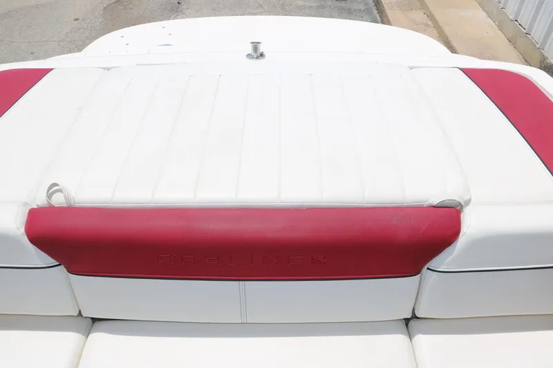 Slide: The Image of 2014 Bayliner 185 BR boat with white and red seating. - 24