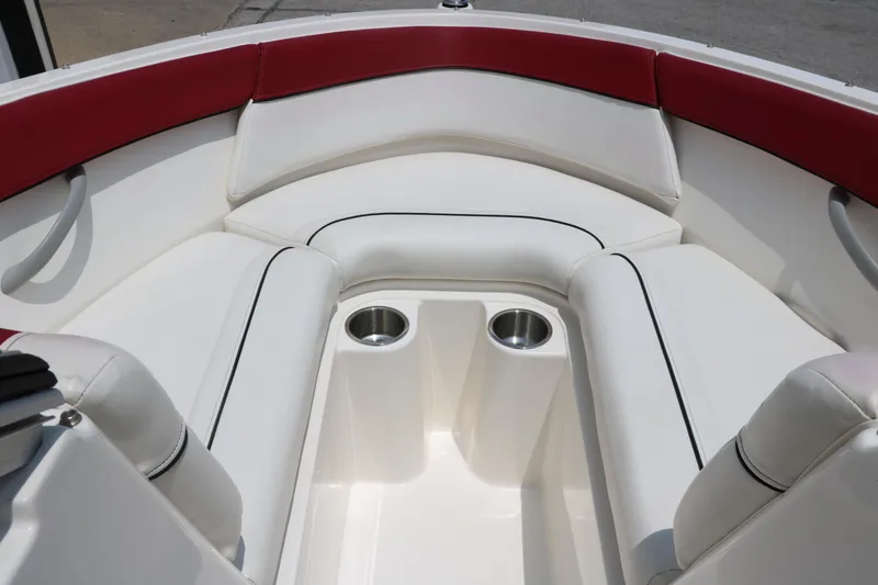Slide: The Image of 2014 Bayliner 185 BR boat interior with red and white seating and cup holders. - 29