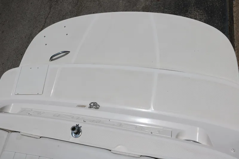 Slide: The Image of 2014 Bayliner 185 BR boat deck, white surface, top view. - 30