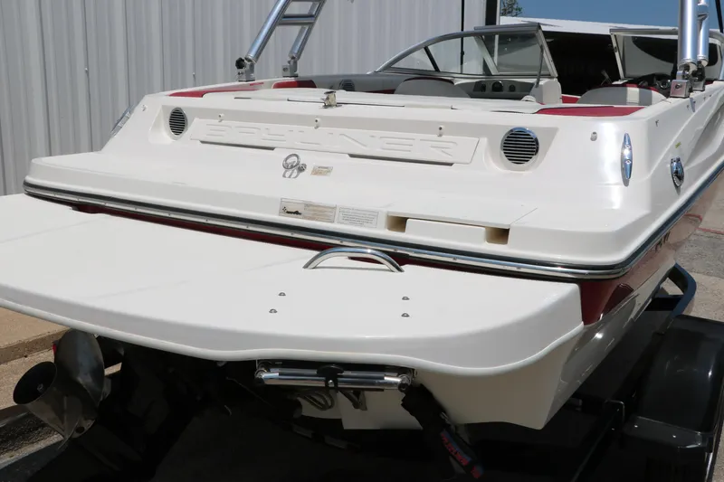 Slide: The Image of 2014 Bayliner 185 BR boat rear view with swim platform and ladder. - 4