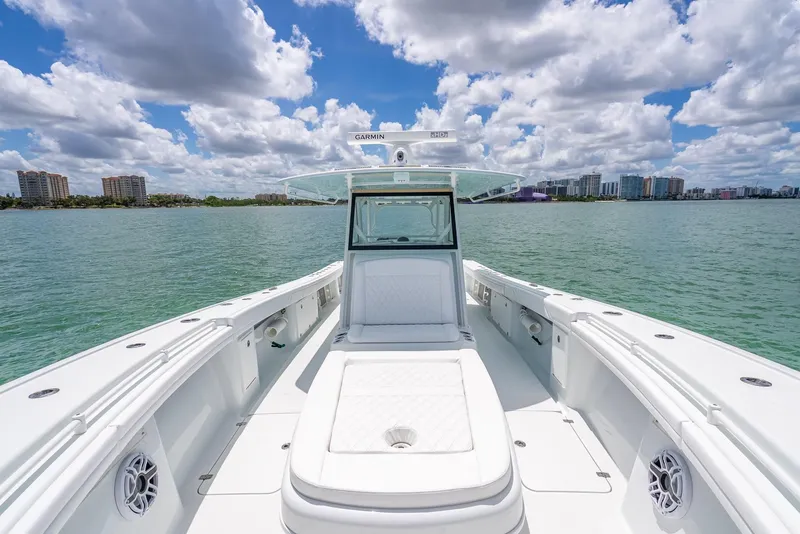 Slide: The Image of Yellowfin 39 Offshore 2023 - 54