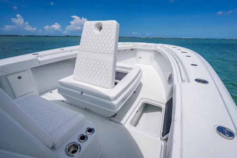 Slide: The Image of Yellowfin 39 Offshore 2023 - 55