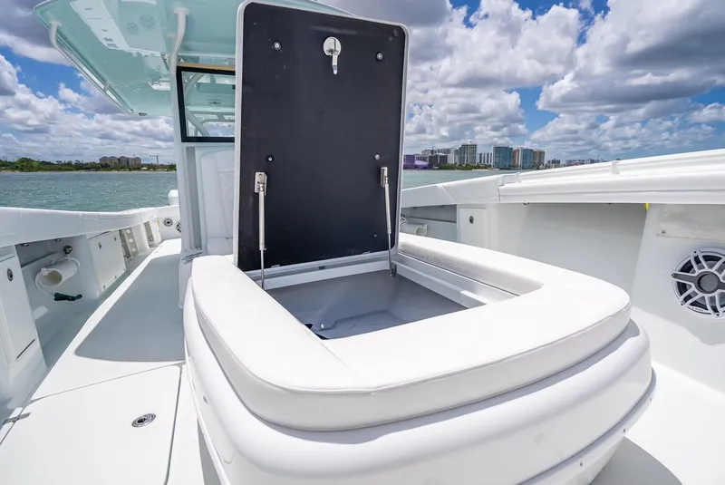 Slide: The Image of Yellowfin 39 Offshore 2023 - 56