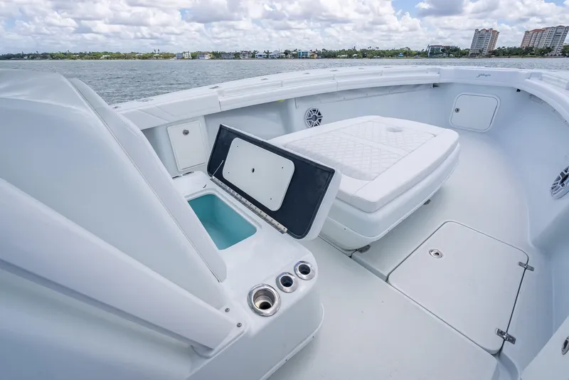 Slide: The Image of Yellowfin 39 Offshore 2023 - 59