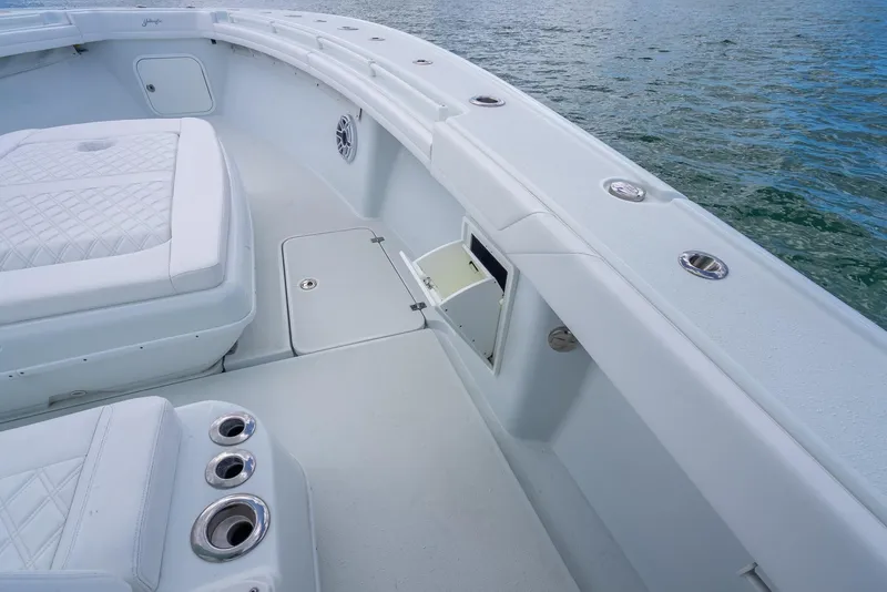 Slide: The Image of Yellowfin 39 Offshore 2023 - 60