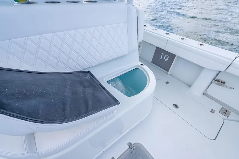 Slide: The Image of Yellowfin 39 Offshore 2023 - 66