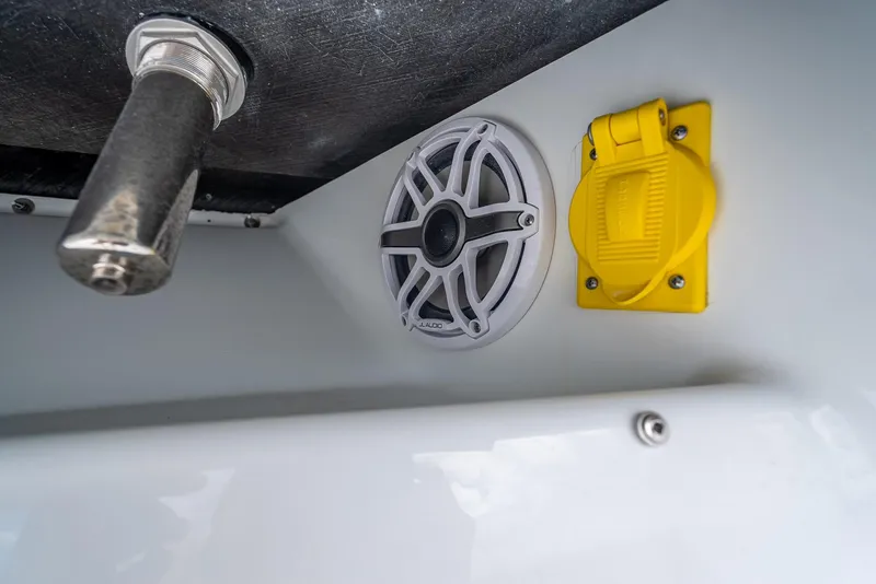 Slide: The Image of Yellowfin 39 Offshore 2023 - 68