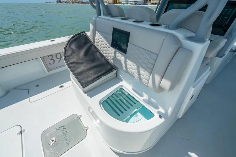 Slide: The Image of Yellowfin 39 Offshore 2024 - 52