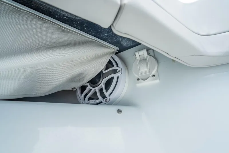 Slide: The Image of Yellowfin 39 Offshore 2024 - 66