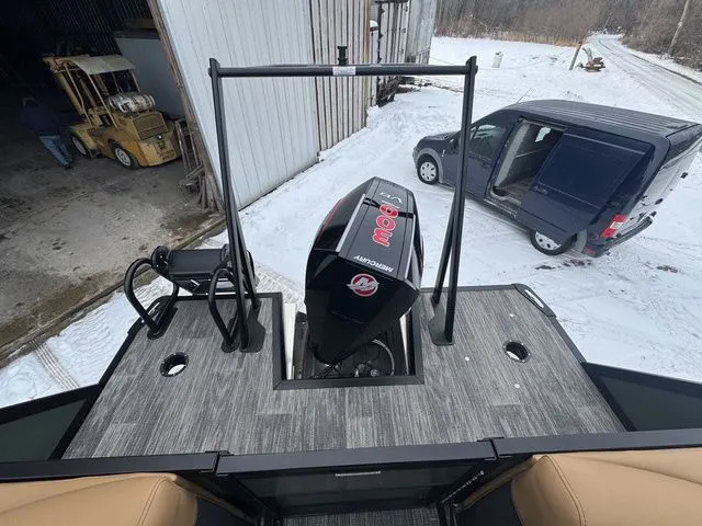 Slide: The Image of Viaggio By Misty Harbor X24Q Tri-Toon (27" Tubes) 2026 - 16