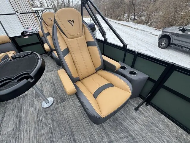 Slide: The Image of Viaggio By Misty Harbor X24Q Tri-Toon (27" Tubes) 2026 - 33