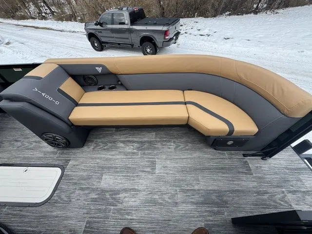 Slide: The Image of Viaggio By Misty Harbor X24Q Tri-Toon (27" Tubes) 2026 - 34