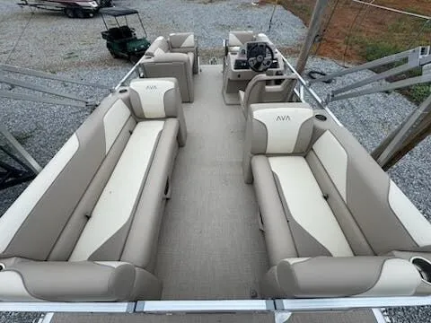 Slide: The Image of Avalon Venture 19 Quad Lounger 2025 - 5