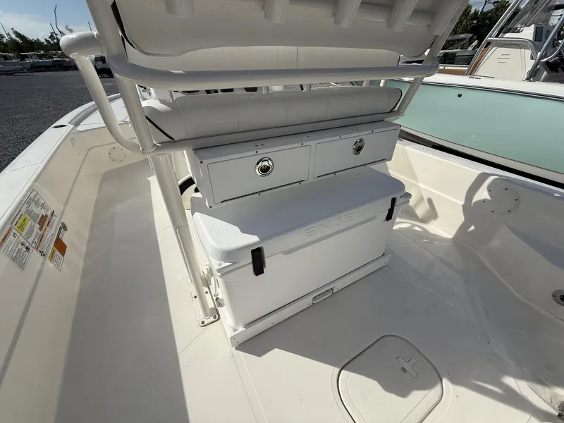 Slide: The Image of Skeeter SX Series SX241 2025 - 4