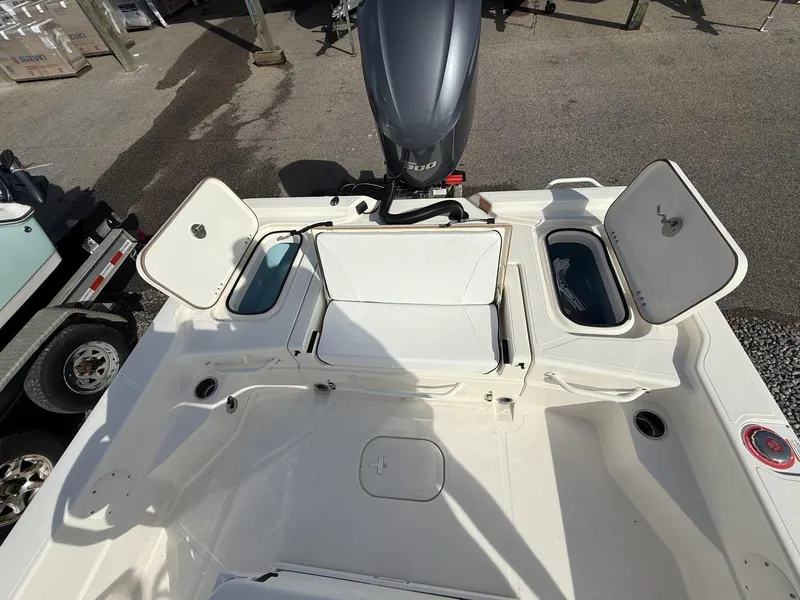 Slide: The Image of Skeeter SX Series SX241 2025 - 5