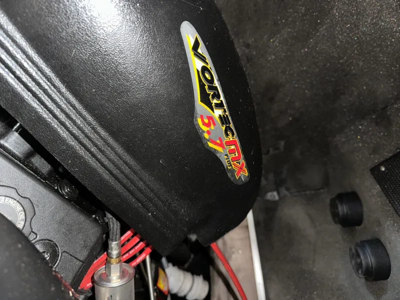 Slide: The Image of Engine compartment of a 1998 MasterCraft Pro Star 190 with Vortec MX 5.7L engine. - 10