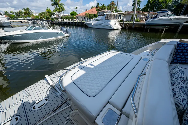 Slide: The Image of Sea Ray Sundancer 540 2012 - 103