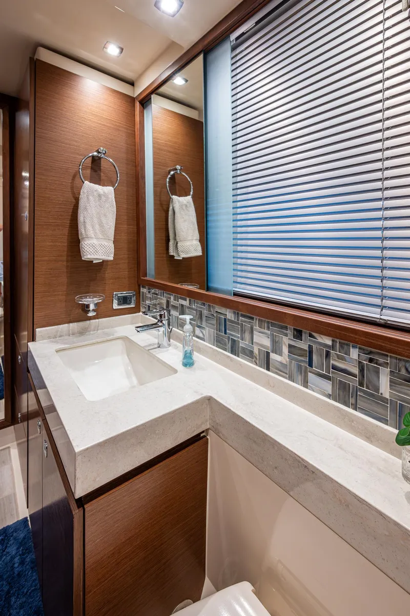 Slide: The Image of Sea Ray Sundancer 540 2012 - 65