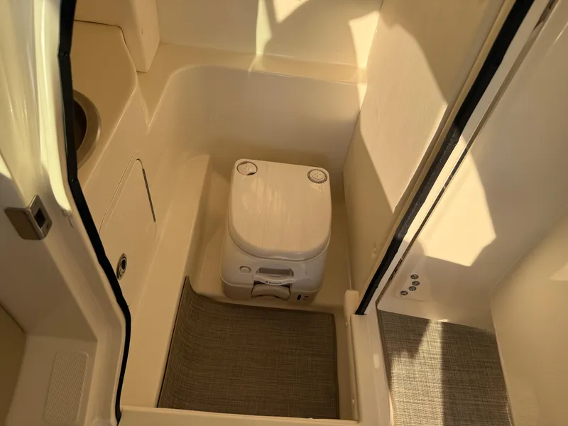 Slide: The Image of Sea Ray 270 SLX 2012 - 11