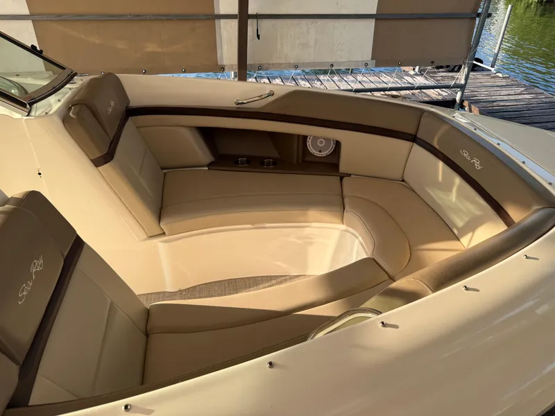 Slide: The Image of Sea Ray 270 SLX 2012 - 16