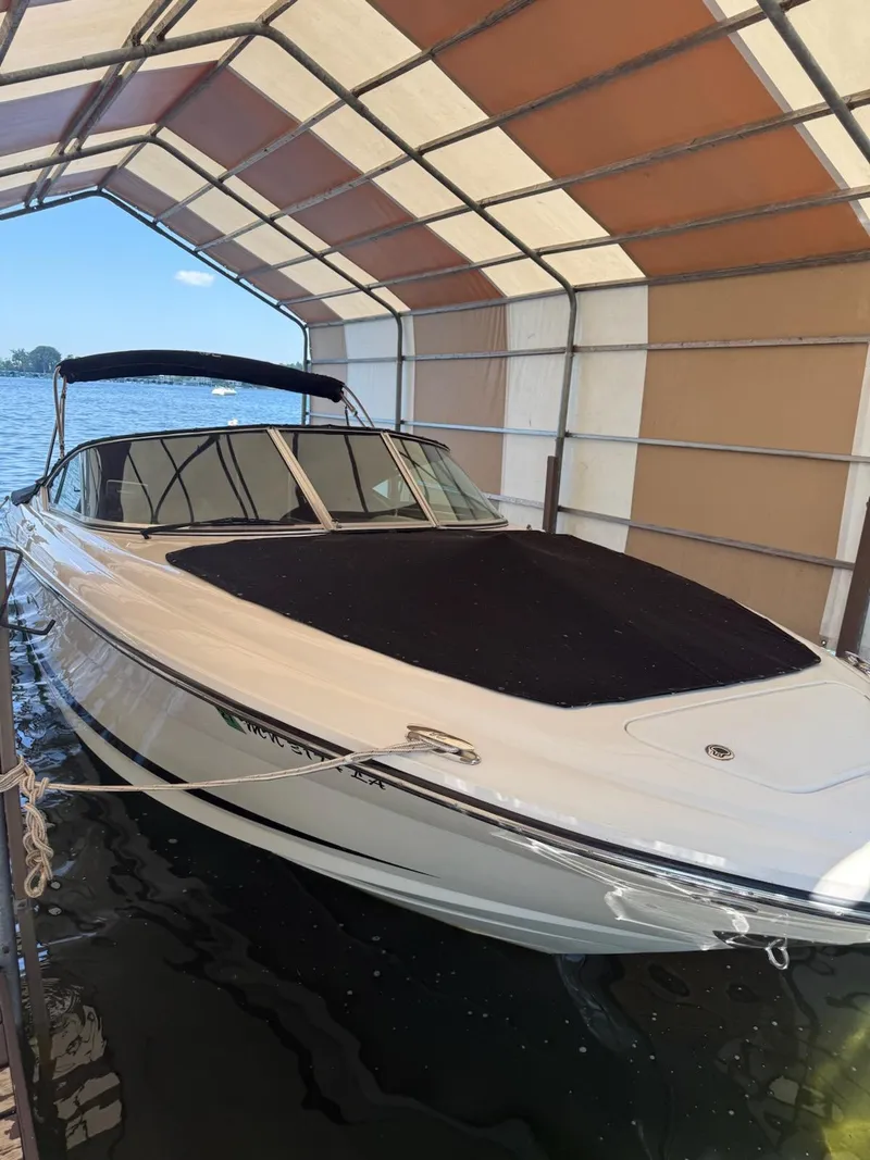 Slide: The Image of Sea Ray 270 SLX 2012 - 29