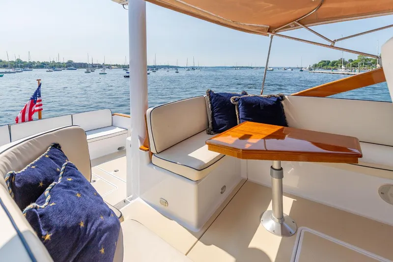 Slide: The Image of TARA JEANNE, 2000 Morris Wolf Class 44 - 17