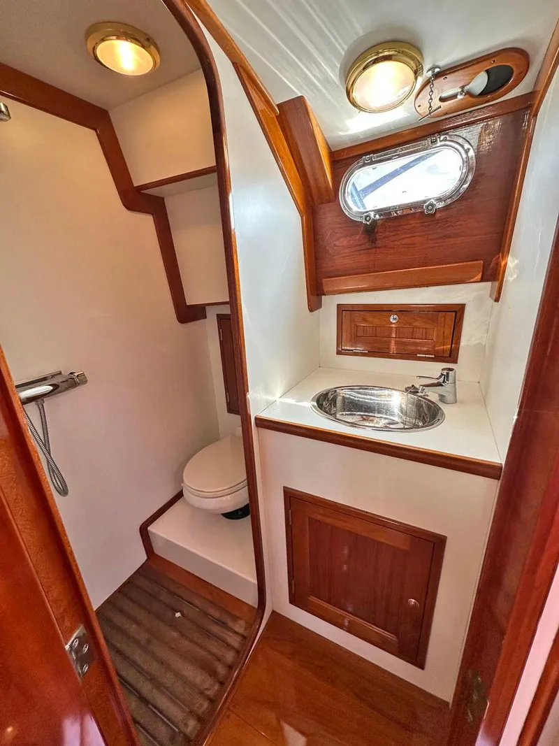 Slide: The Image of TARA JEANNE, 2000 Morris Wolf Class 44 - 25