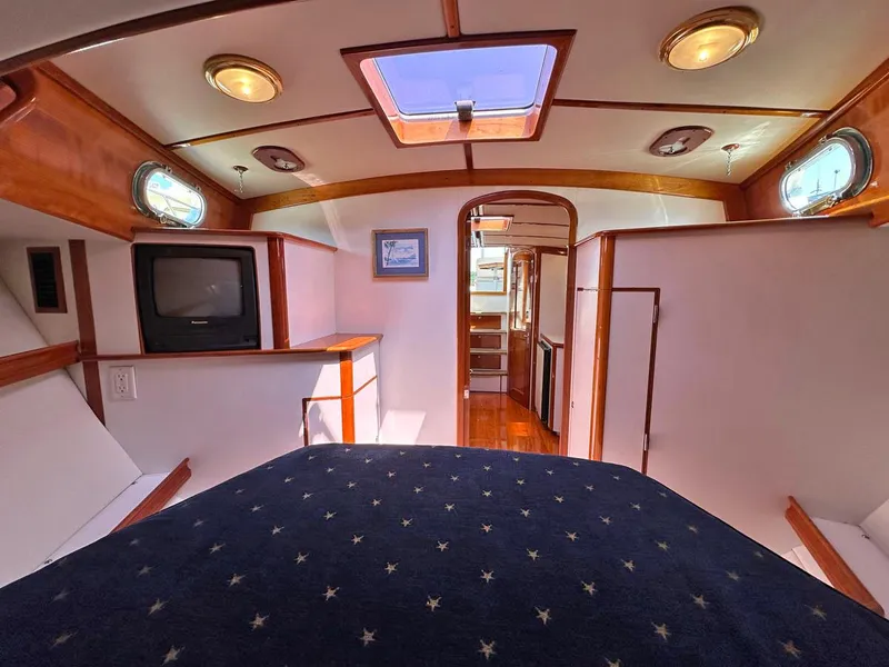 Slide: The Image of TARA JEANNE, 2000 Morris Wolf Class 44 - 28