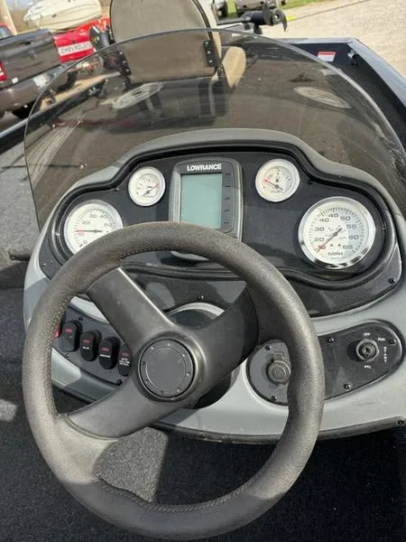 Slide: The Image of Fishfinder on 2012 Lowe Stinger 18 HP boat, featuring Humminbird Helix display. - 6