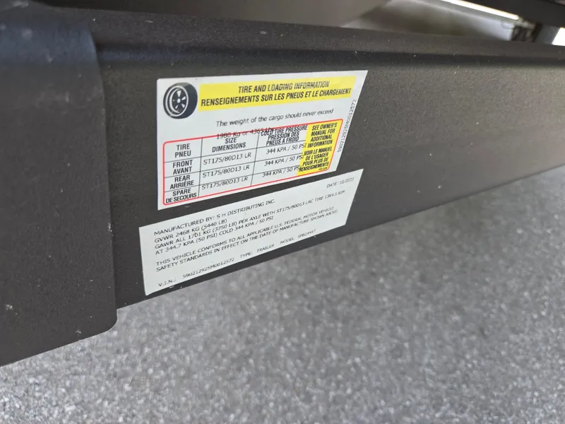 Slide: The Image of 2023 Barletta Cabrio 24UE tire and loading information label on black surface. - 8