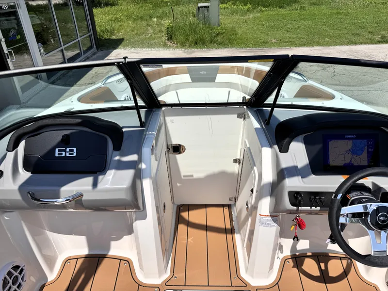 Slide: The Image of 2025 Chaparral 21 SSi OB boat interior with dashboard and steering wheel, featuring modern design. - 25