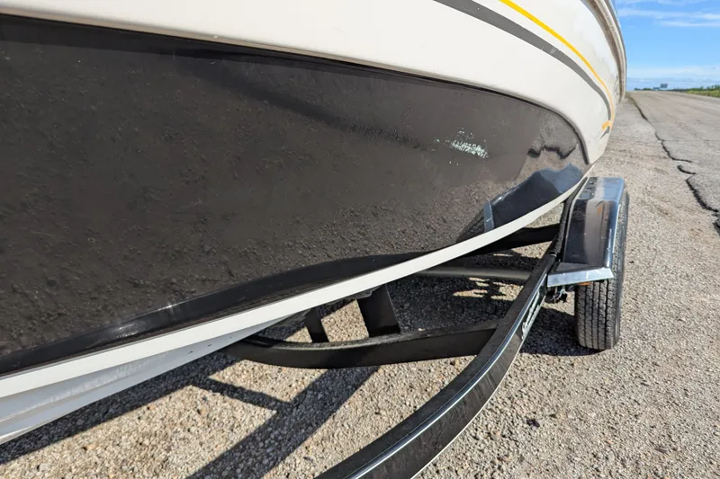 Slide: The Image of 2006 Tahoe Q6 Sport boat on trailer, close-up view. - 12