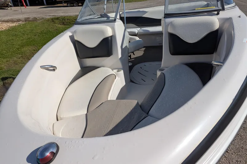 Slide: The Image of 2006 Tahoe Q6 Sport boat interior with cushioned seating and windshield. - 16