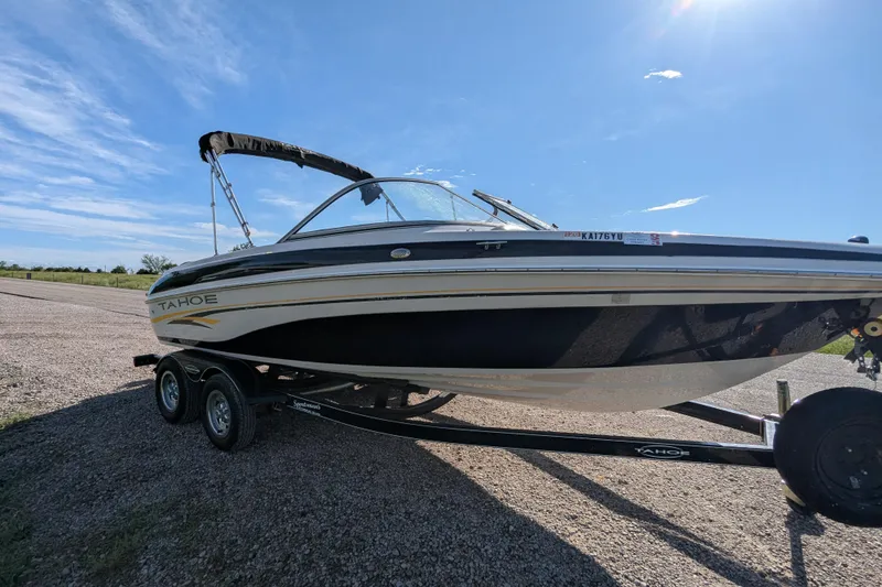 Slide: The Image of 2006 Tahoe Q6 Sport boat on trailer under clear blue sky. - 9