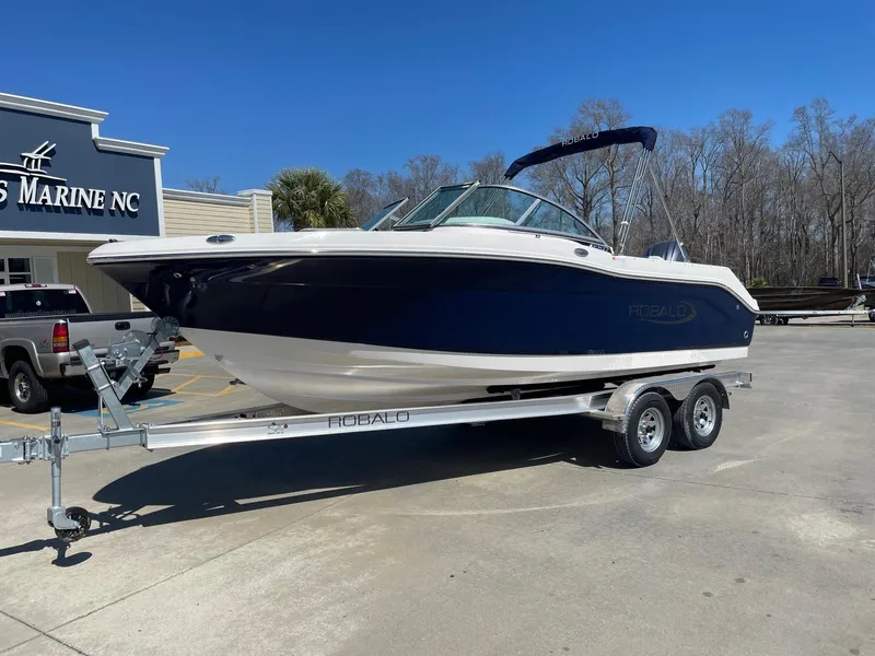 Robalo R207 Dual Console 2025 for Sale | MarineSource