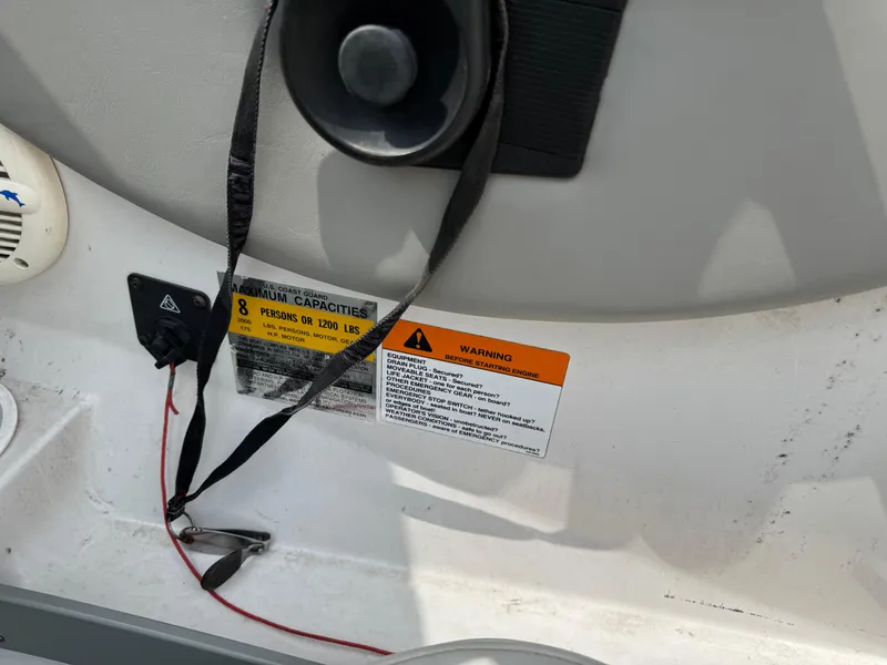 Slide: The Image of Interior of a 2000 Four Winns 180 Horizon boat with white and red seating. - 9